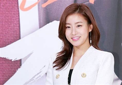I hope you will be in good health and always get blockbuster gigs and drama hits!! Kang Sora's fiancé is reportedly a doctor - Asianpopnews