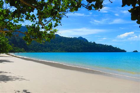 Tenggol is among malaysia's most beautiful providing everything luxury holidaymakers could desire. Things To Do In Langkawi: A Luxury Side-Trip | Travel Nation