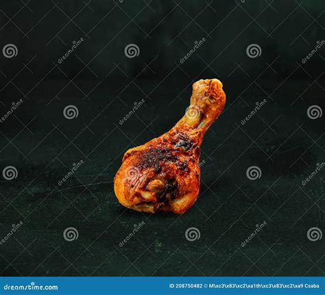 Perna De Galinha Assada Isolada Com Crosta Castanha Dourada Foto De Stock Imagem De Cromo