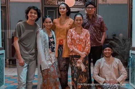 Check spelling or type a new query. Film Indonesia terbaru Losmen Bu Broto selesai syuting ...