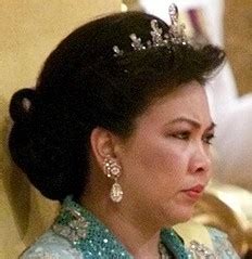 Mariam abdul aziz is on facebook. Bekas Isteri Sultan Brunei KenaTipu RM57.2 Juta | Bajet Hot