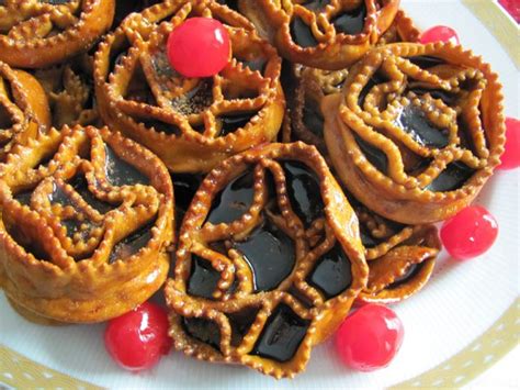 Now reading18 classic christmas desserts, ranked from no thanks, i'm stuffed to seconds, please. CARTELLATE BARESE or CARTEDDATE | Food, Dessert recipes ...