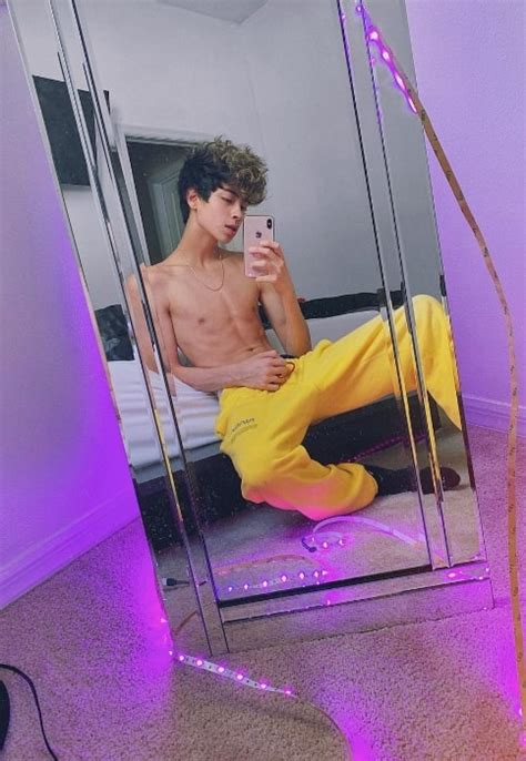 Sebastian moy live on tiktok. Sebastian Moy Height, Weight, Age, Body Statistics ...