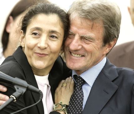 When violence strikes earth with no delay, no sign and awakens a tumor, no longer benign the ingrid betancourt on how she survived years as a hostage of the farc in colombia. Ingrid Bentancourt se reencuentra con sus hijos
