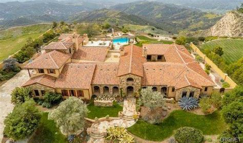 85 Million Tuscan Mansion In Calabasas Ca Homes Of The Rich