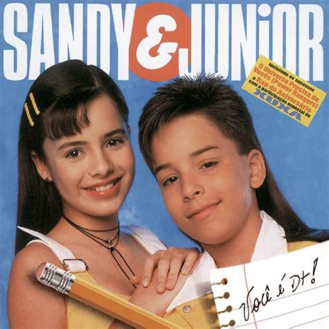 Sandy was the lead singer of the duo, while junior was responsible for the backing vocals. Encarte: Sandy & Junior - Você é D+