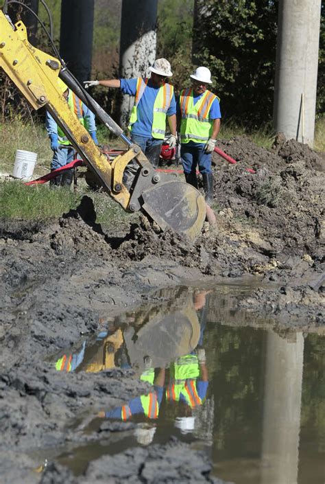 63000 Gallon Sewer Spill On Northeast Side San Antonio Express News