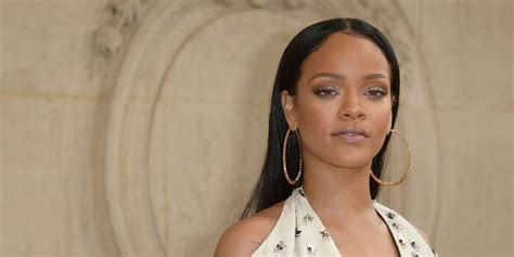 See Rihanna With Dreadlocks In Her Latest Instagram Post Self
