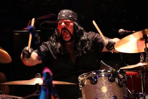 Music & audio file md5. Michael Anthony, Sammy Hagar Pay Tribute to Vinnie Paul