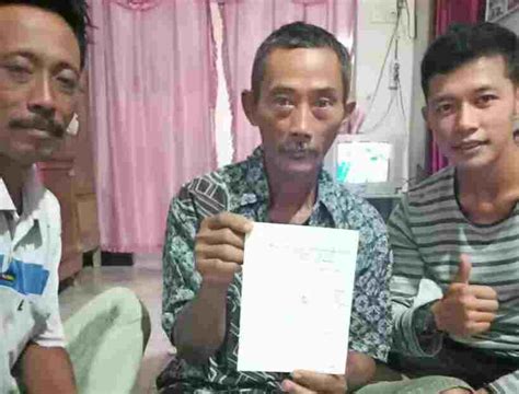 Kepala sekolah mungkin harus membuat permohonan terlebih dahulu kepada dinas terkait ketika menginginkan barang tertentu untuk sekolah tersebut. Polemik Prona (6) - Tidak Mampu Bayar Biaya Prona, Warga ...