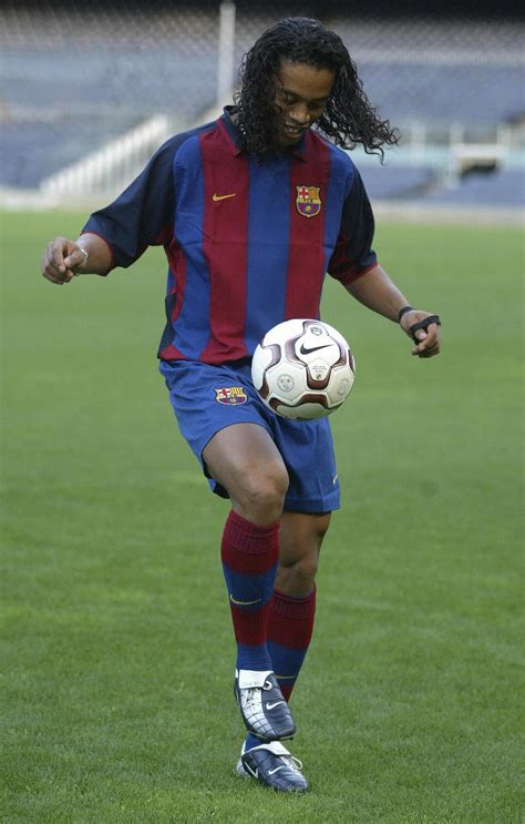 Ronaldinho Gaúcho Apresentação Barcelona 2003 Barcellona Fc