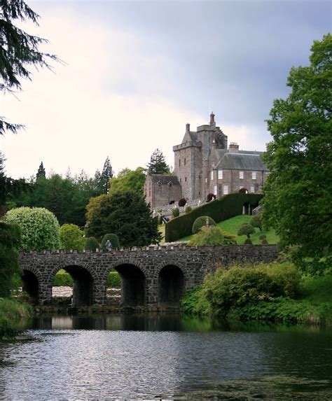 Queen victoria visited drummond castle in 1842. Drummond Castle | Bridge at Drummond Castle Gardens, near Cr… | Fiona | Flickr