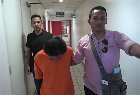 Akta ini, dipinda dengan memasukkan selepas seksyen f seksyen yang berikut. Carian mengenai topik seksyen-376b-kanun-keseksaan | Astro ...