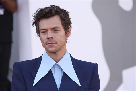 fans claim harry styles spit on don t worry darling co star chris