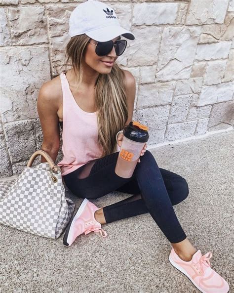20 Surprisingly Cute Sporty Outfits For Everyday That You Ll Love Cute Sporty Outfits Sporty