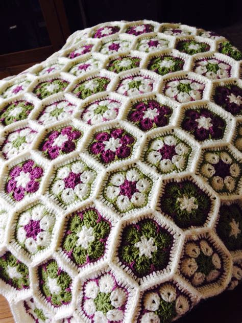Nov 01, 2020 · african flower squares by marun crochet as i mentioned before, african flower can have more than six petals, but nevertheless you will recognize it in an instant. African flower blanket | Crochet african flowers, African ...