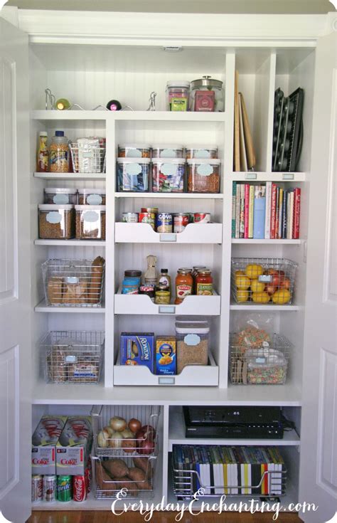 Good kitchen organization ideas make an efficient kitchen, but storage doesn't have to be boring. 20 Incredible Small Pantry Organization Ideas and Makeovers | The Happy Housie