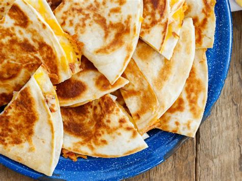 Crispy Cheese Quesadilla Recipe And Nutrition Eat This Much