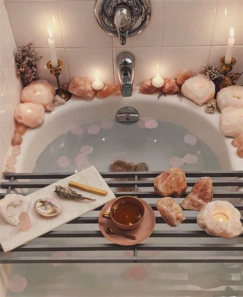 flat lay inspo idée salle de bain bain relaxant décoration salon de beauté