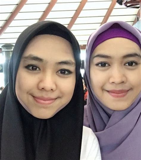 Dulu pengen banget ngerasain pcran.tpi stelah tau hkumnya.uda ngk. Foto-foto Masa Muda Oki Setiana Dewi Mirip Banget Ria ...