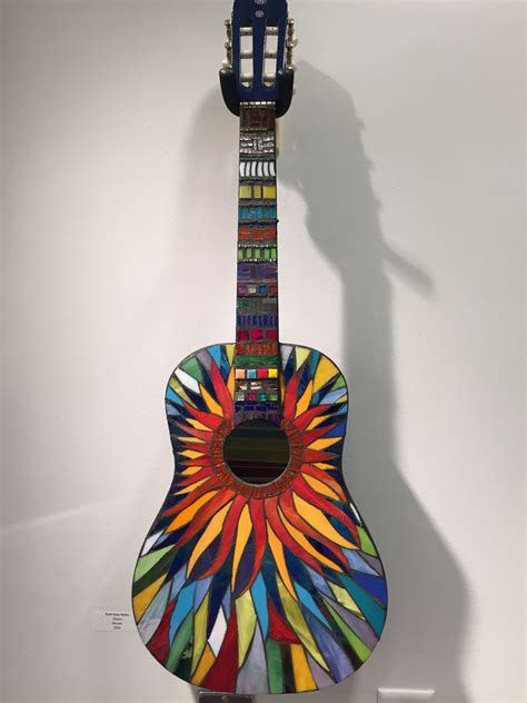 Another Stained Glass Mosaic On An Old Guitar Guitarras Pintadas Guitarras Decoradas Arte