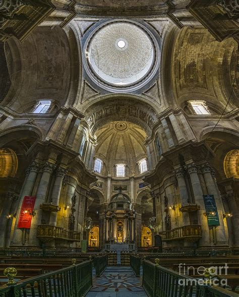 Die bewertungen des grünen reiseführers von michelin, praktische infos, karte und routenplanung für ihre reise nach cadiz. Inside Cadiz Cathedral Cadiz Spain Photograph by Pablo ...