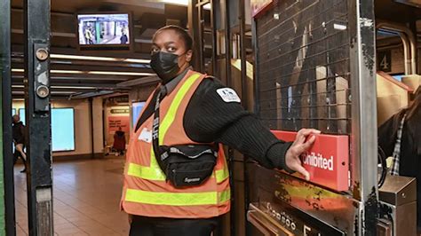 Subway Crime Nyc City Council Nypd And Transit Officials Hold Safety