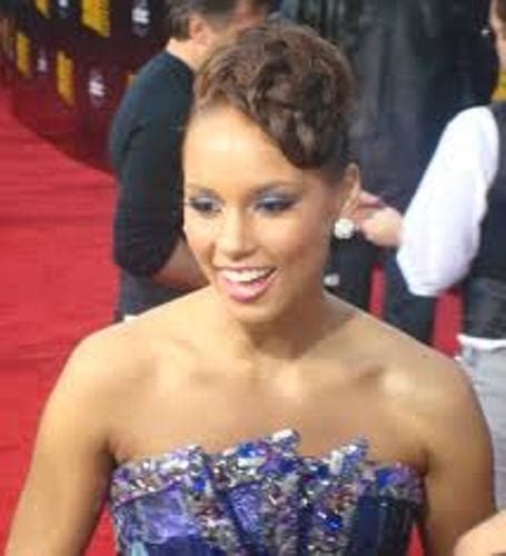 10 Facts About Alicia Keys Fact File