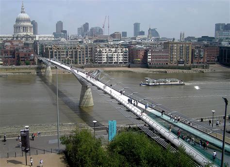 Norman Fosters Millenium Bridge In London Millennium Bridge
