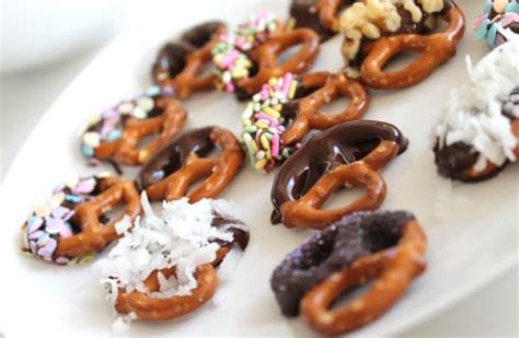 Kind bars dark chocolate nuts & sea salt contain 5 grams of sugar, 6 grams of protein, and are a good source of fiber*. Dark Chocolate Dipped Pretzels | Chocolate dipped pretzels, Chocolate dipped, Low calorie desserts