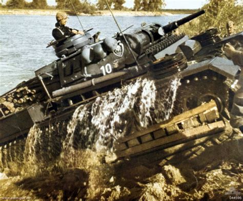 World War Ii Pictures In Details Panzerkampfwagen Iii Negotiating A