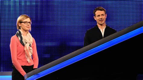 Vier kandidaten treten gegen ein superhirn und internationalen quizchampion, den sogenannten jäger, an. Gefragt - Gejagt - ARD | Das Erste