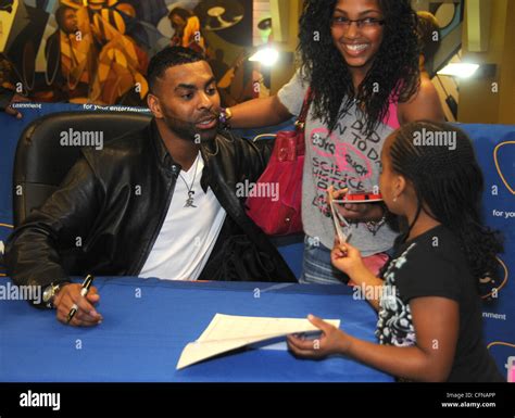 Ginuwine Signs Copies Of His New Album Elgin At Fye Philadelphia Usa