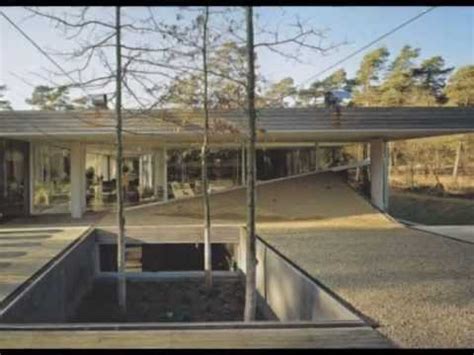 El piso del interior de la casa fue realizado con una madera tropical acorde alclima del bosque y los baños con piezas individuales de mármol. Iluminación - Casa del Bosque (Koolhaas). Arcotectos - YouTube
