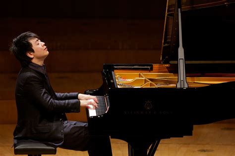 5 reasons why chinese classical pianist lang lang is a rockstar pianist piano classical music