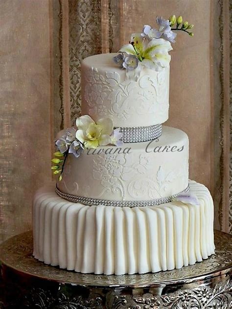 Damask Wedding Cake Decorated Cake By Erivana Cakesdecor