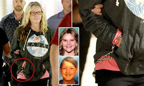 picture exclusive cult mom lori vallow is extradited in handcuffs