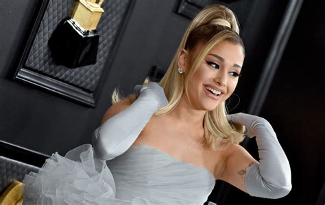 Ariana Grande Becomes First Female Artist With 35 Billion Streams On