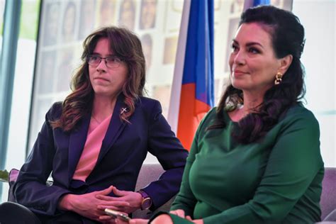 O tom, jakou mají v demokracii roli, neví vůbec nic, a ještě to bezelstně dává najevo. V síti Jany Bobošíkové: „Rychetský a spol. - deset let ...
