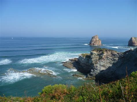 La preuve en 30 adresses, de biarritz, où le bouillonnant quartier des halles continue de pousser en beauté, à la côte basque qui égrène les lieux gourmands. Visiter Hendaye, Pays Basque - A faire, à voir à Hendaye ...