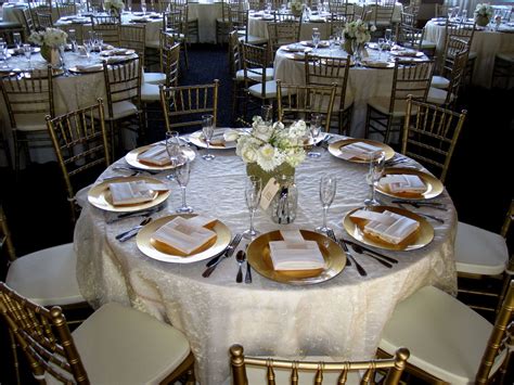 My boyfriend and i don't like tacky decoration ideas, and we are also always looking for diy and cheap ideas, so we can make them often. 100+ Simple Wedding Centerpieces for Round Tables - Best ...