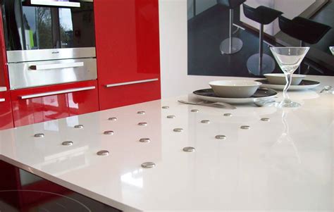 Comment sont fabriqués nos plans ? cuisine marbrerie décoration plan de travail quartz, granit