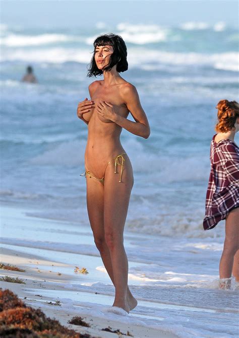Milo Moir Ditches Her Bikini To Display Her Amazing Talents While On
