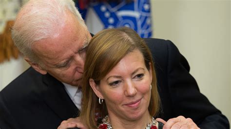 Twitter Explodes As Biden Gets Handsy With New Defense Secretarys Wife Abc13 Houston