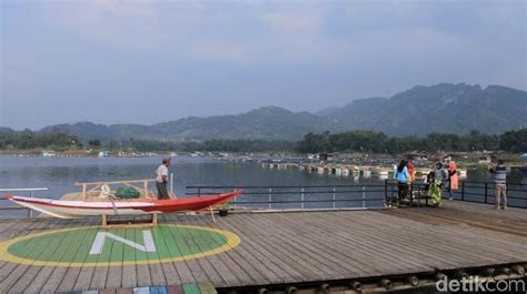 Contoh danau di negara kita sebagai penghasil ikan air tawar antara lain danau poso dan danau tempe di sulawesi. Danau Saguling Surut - Ayobandung Com Waduk Saguling ...