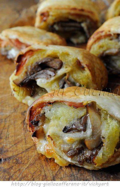 Un secondo piatto dall'esterno croccante e il ripieno morbido e cremoso a base di patate lesse, funghi champignon trifolati, salsiccia e formaggio cremoso. Girelle di sfoglia ai funghi e patate ricetta antipasto ...