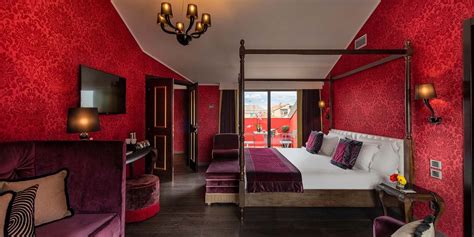 Book Your Jacuzzi Rooms At The Carnival Palace For A Romantic Stay In Venice