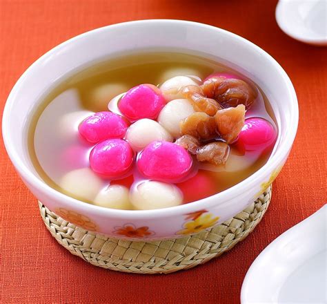 湯圓入鍋後不需一直去攪拌，湯圓熟後會浮起來。如果是冷凍湯圓，水滾後再加入 150 cc 的冷水，第二次滾後加 150 cc 冷水，待滾第三次時，湯圓大概都熟了並且浮起來. 【食譜】湯圓薑湯:www.ytower.com.tw