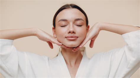 How To Incorporate A Lymphatic Facial Massage Into Your Daily Routine
