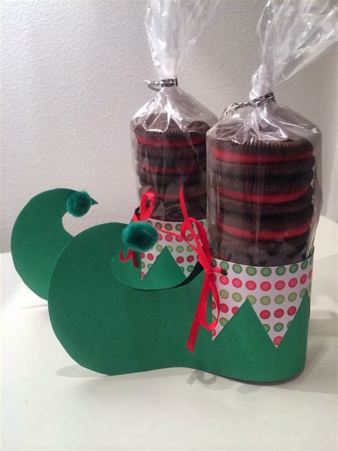 Find all the elf hats, elf shoes, ears, and other accessories you need to complete your christmas look. cheriesparetime: Oreo Elf Shoes